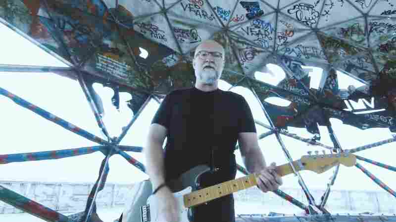 Have A Few Minutes Of Serious Fun With Bob Mould 