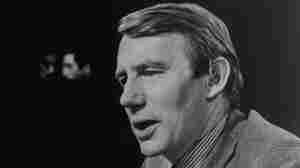 Robert MacNeil, creator and first anchor of PBS 'NewsHour,' dies at 93
