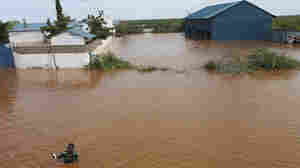 As Kenya's flood toll rises, Human Rights Watch says officials must step up efforts